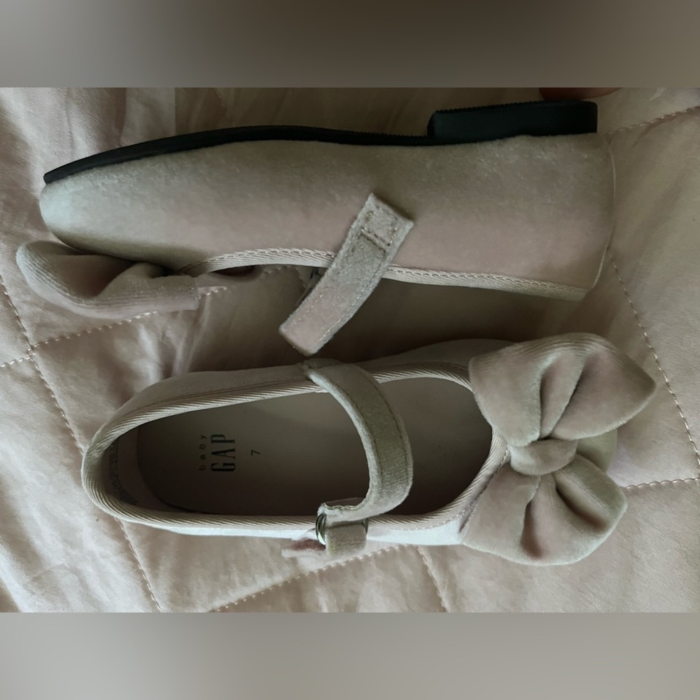 GAP Baby Blush Mary Jane Shoes with Bow